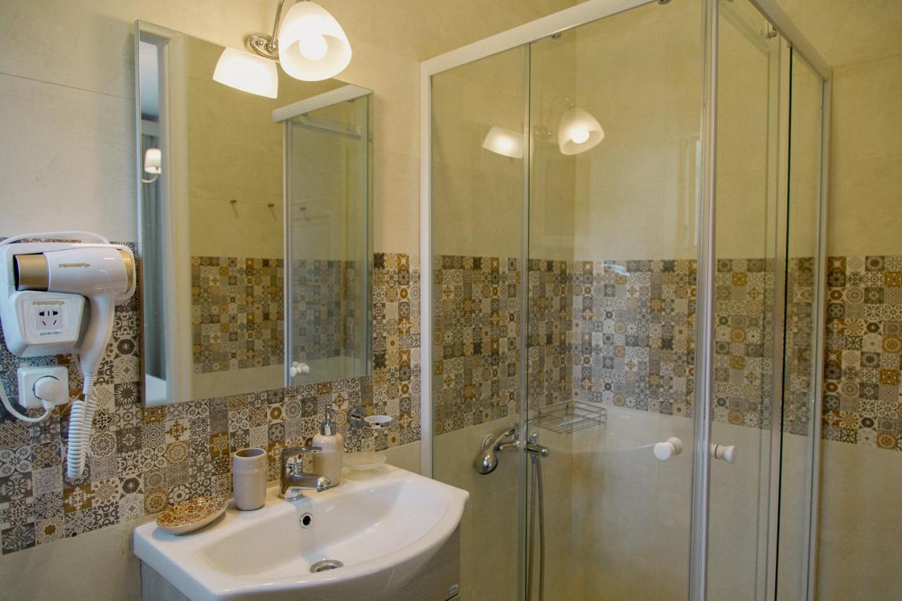 Rooms In Yard Corinto Exterior foto