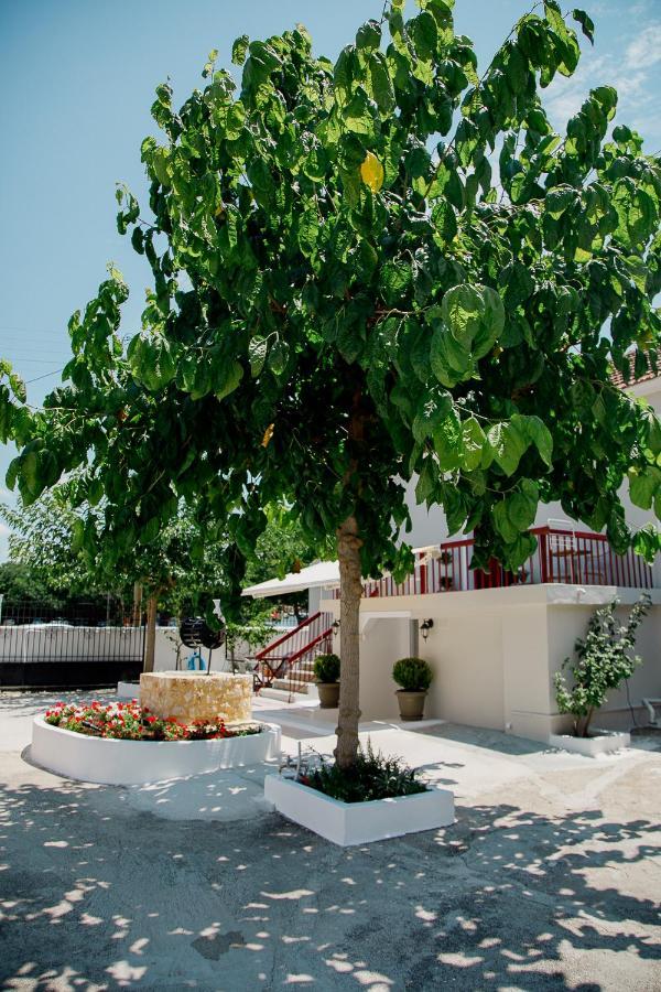 Rooms In Yard Corinto Exterior foto