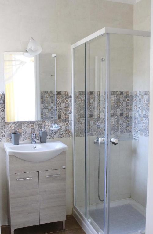 Rooms In Yard Corinto Exterior foto